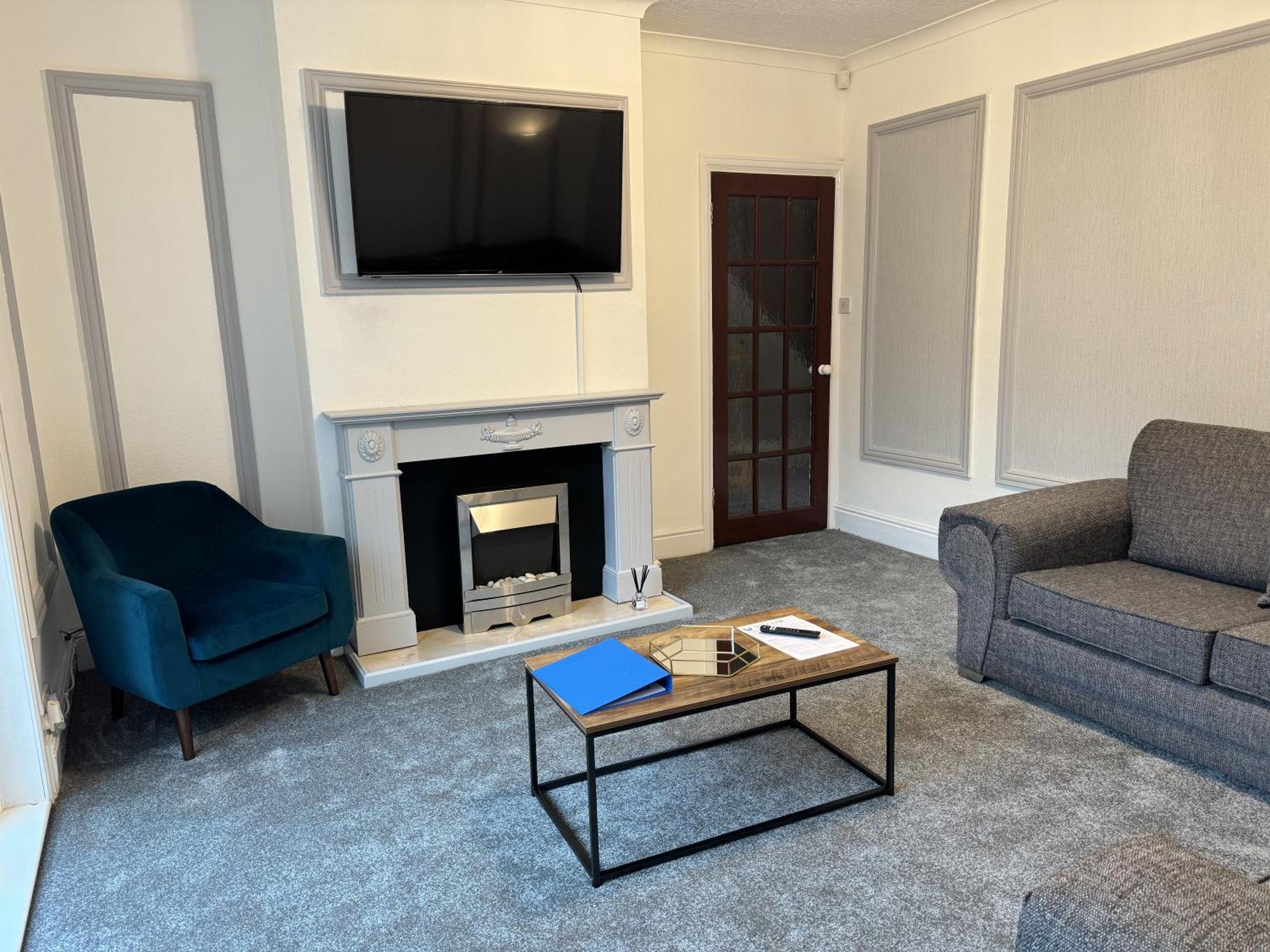 Huge 9 Bed Property Sleeps 17, Near Nec, City Centre, Hs2 Birmingham Kültér fotó